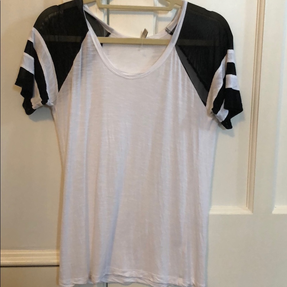 A white shirt with black&white striped sleeves